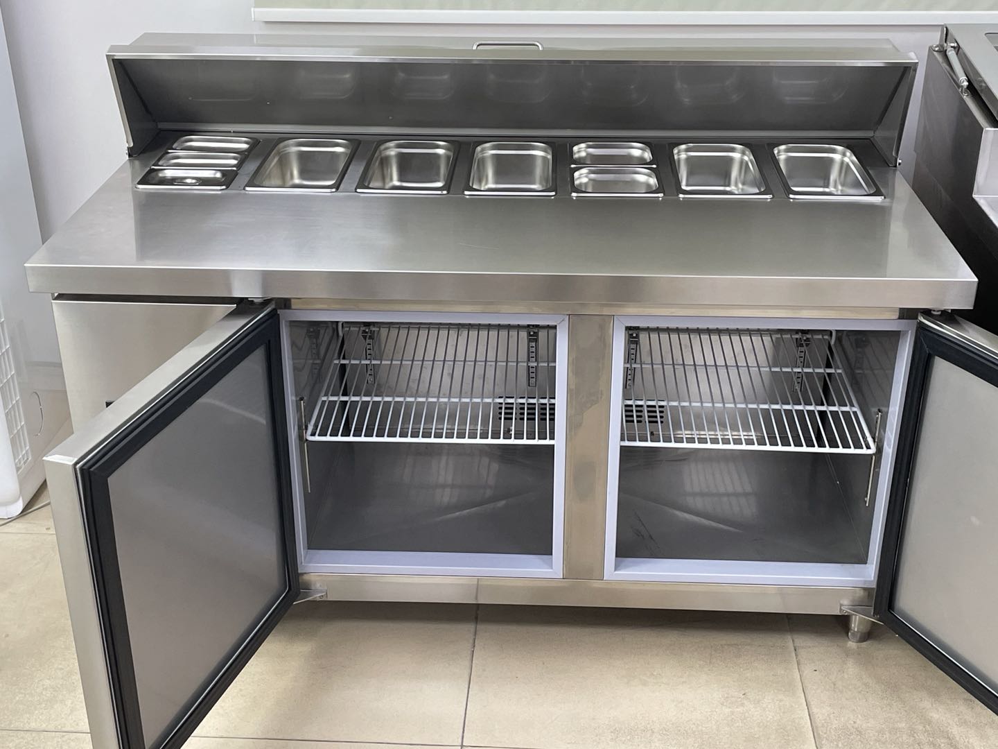 Commerciële ingebouwde 2-deurs - Food Storage In Cooler recensie en prijs